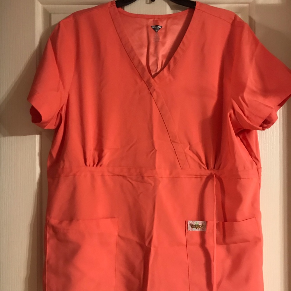 Women’s XL koi scrub top